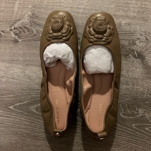 **Brand new** Taryn Rose Rosalyn Flats in Beige with Flower Design- Size US 10